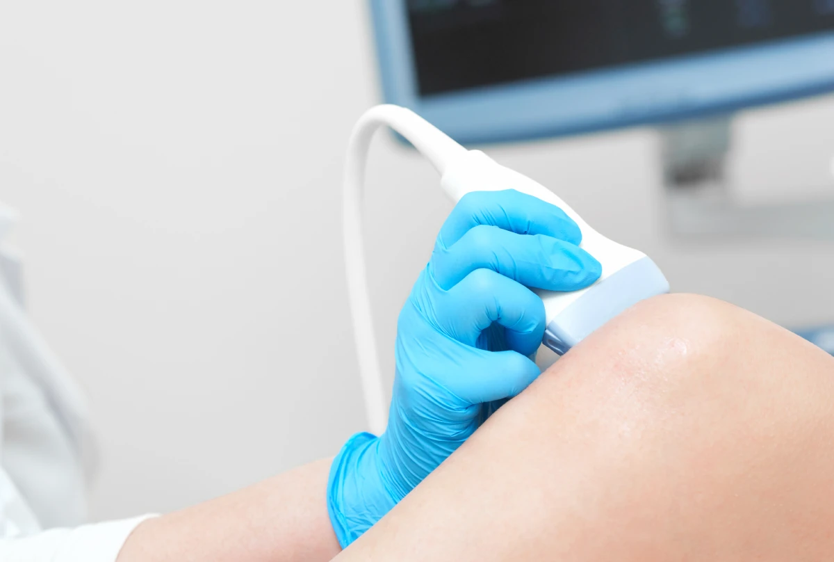 Dr. André Américo; Cirurgião Vascular; Cirurgião Endovascular; Especialista em Ecografia Vascular com Doppler; Clínica Solaris Jardim; Santo André - SP; Consulta sem pressa; Tratamento de varizes com laser; Tratamento de Linfedema e Lipedema; Tratamentos de doenças arteriais por cateterismo; Implante de cateteres para hemodiálise e quimioterapia; Tratamento de úlceras e feridas em geral; Ecografia Vascular com Doppler