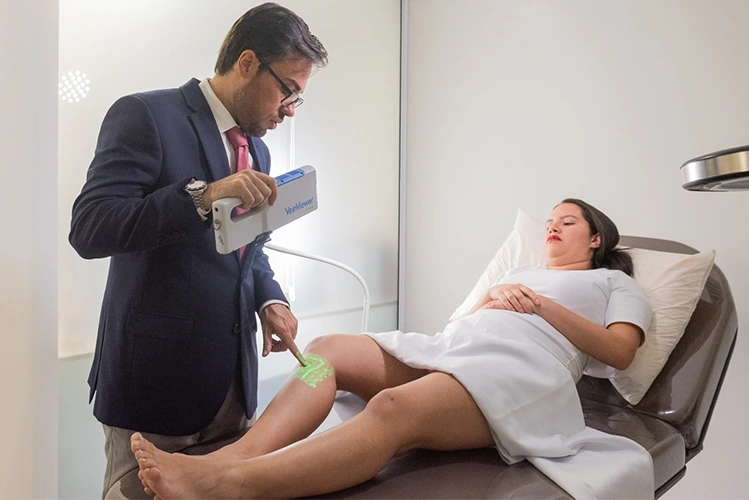 Cirurgião vascular em Santo André;Angiologista no ABC Paulista;Tratamento de varizes a laser em Santo André;Clínica vascular Bairro Jardim Santo André;Ultrassom com Doppler vascular ABC;Consulta com cirurgião vascular particular;Vascular perto do Parque Celso Daniel;Angiologista próximo à Rua das Figueiras;Cirurgião vascular Alameda São Caetano;Médico vascular perto do Grand Plaza Shopping;Tratamento de varizes perto de São Caetano do Sul;Clínica vascular próximo ao Shopping ABC;Angiologista Bairro Campestre e Jardim;Médico especialista em lipedema no ABC;Tratamento para lipedema cirurgia e clínico;Diferença entre lipedema e celulite;Gordura nas pernas que não sai com dieta;Dor ao toque nas pernas lipedema;Tratamento de linfedema em Santo André;Drenagem linfática especializada e terapia compressiva;Diagnóstico de lipedema com ultrassom;Inchaço crônico nas pernas o que fazer;Lipedema nos braços e pernas sintomas;Cirurgia de varizes a laser recuperação;Tratamento de varizes minimamente invasivo;Laser endovenoso para varizes;Escleroterapia com espuma;Tratamento avançado de feridas e úlceras;Pernas inchadas e pesadas causas;Como tratar pé diabético;Ferida na perna que não cicatriza;Sintomas de má circulação nas pernas;Dor nas pernas e cansaço excessivo;feridas;diabetes;pé diabético;